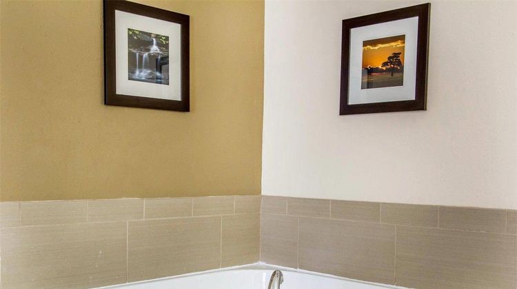 Comfort Inn Poplar Bluff Suite