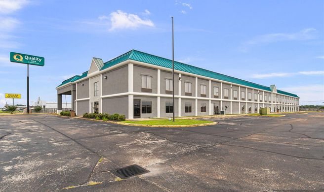 Quality Inn Exterior