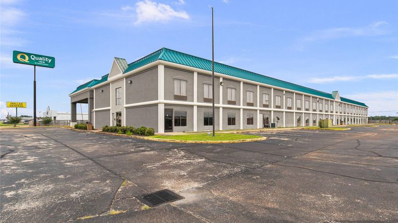 <b>Quality Inn Exterior</b>. Images powered by <a href="https://iceportal.shijigroup.com/" title="IcePortal" target="_blank">IcePortal</a>.