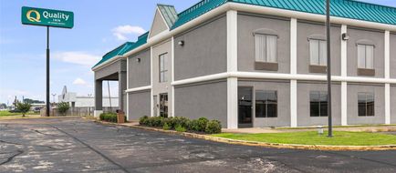 Quality Inn Exterior
