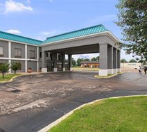 Quality Inn Exterior
