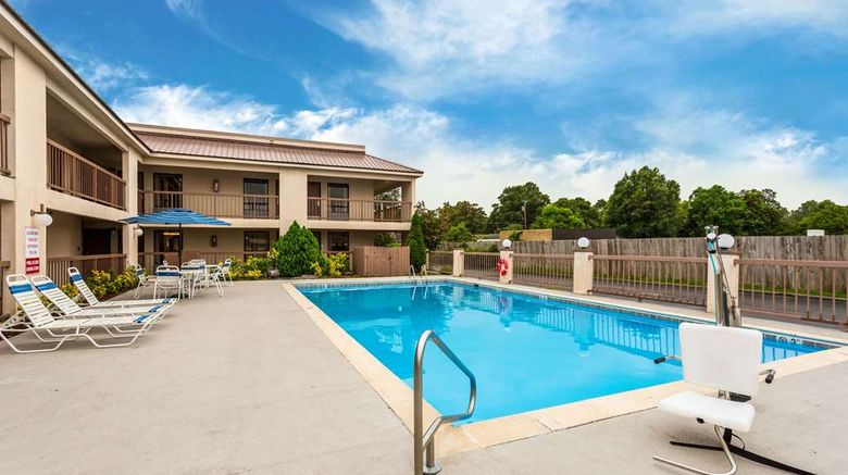 <b>Quality Inn Indianola Pool</b>. Images powered by <a href="https://iceportal.shijigroup.com/" title="IcePortal" target="_blank">IcePortal</a>.