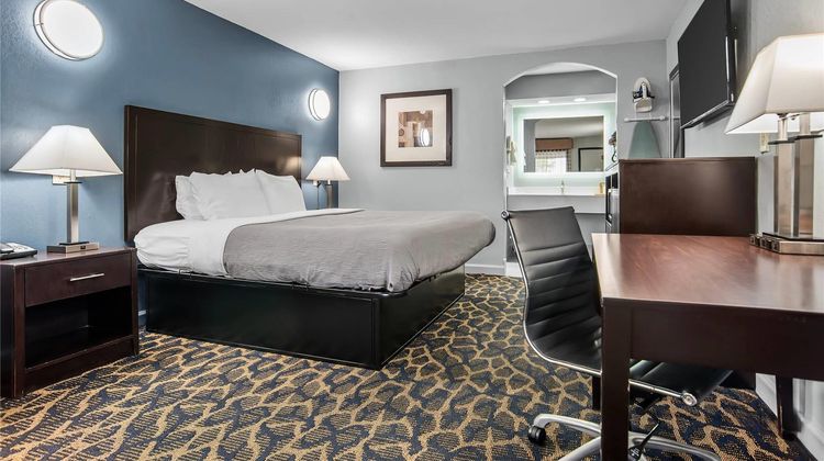 Quality Inn Indianola Room