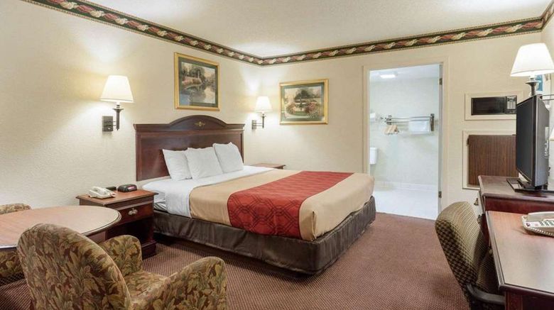 <b>Econo Lodge Grenada Room</b>. Images powered by <a href="https://iceportal.shijigroup.com/" title="IcePortal" target="_blank">IcePortal</a>.