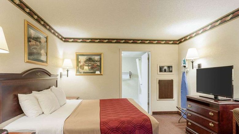 <b>Econo Lodge Grenada Room</b>. Images powered by <a href="https://iceportal.shijigroup.com/" title="IcePortal" target="_blank">IcePortal</a>.
