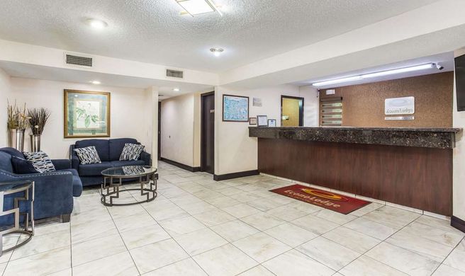 Econo Lodge Clinton Jackson West Lobby