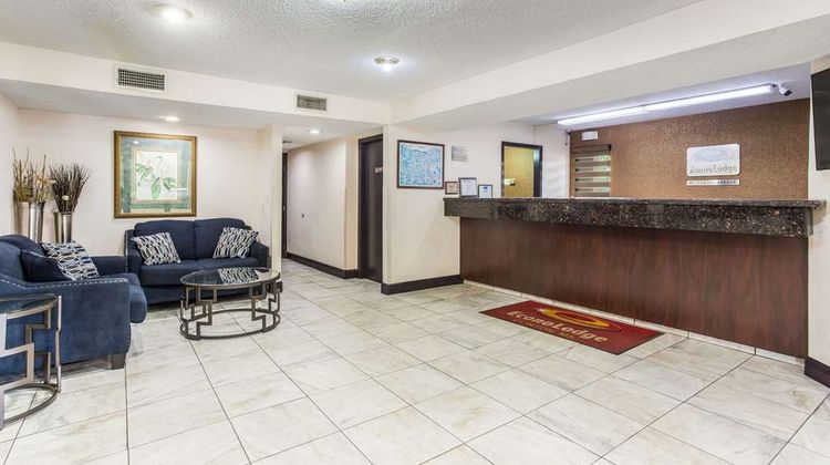 Econo Lodge Clinton Jackson West Lobby