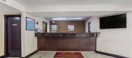 Econo Lodge Clinton Jackson West Lobby