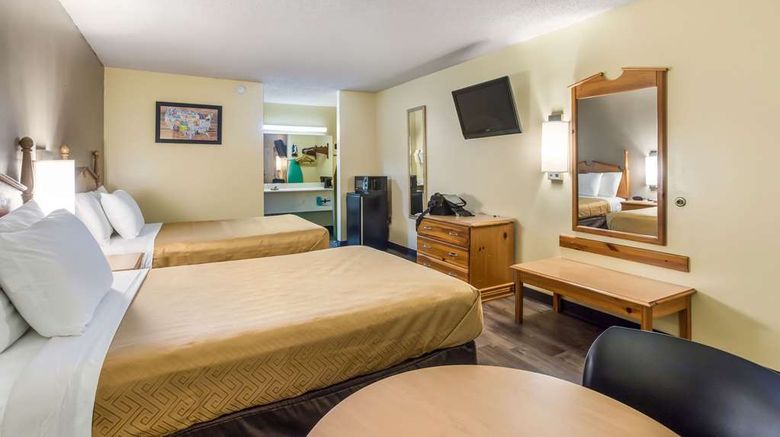 <b>Econo Lodge Clinton Jackson West Room</b>. Images powered by <a href="https://iceportal.shijigroup.com/" title="IcePortal" target="_blank">IcePortal</a>.