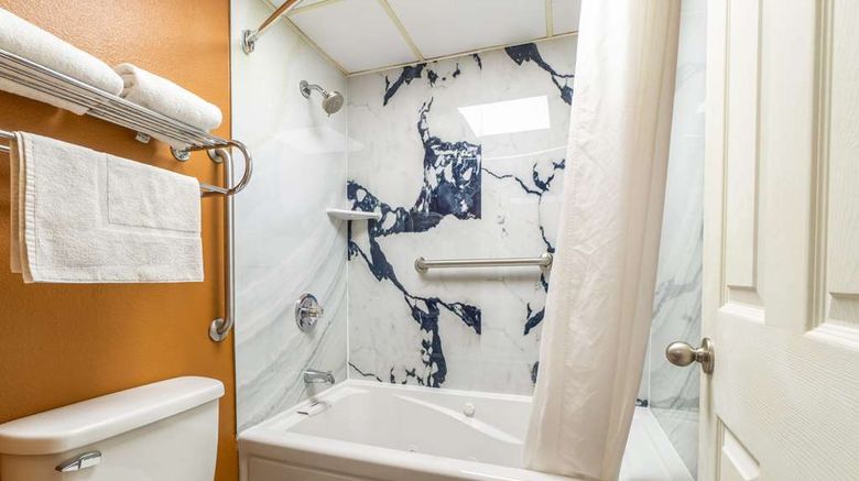 <b>Quality Inn Corinth Suite</b>. Images powered by <a href="https://iceportal.shijigroup.com/" title="IcePortal" target="_blank">IcePortal</a>.