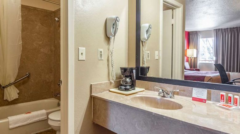 <b>Econo Lodge Meridian South Room</b>. Images powered by <a href="https://iceportal.shijigroup.com/" title="IcePortal" target="_blank">IcePortal</a>.
