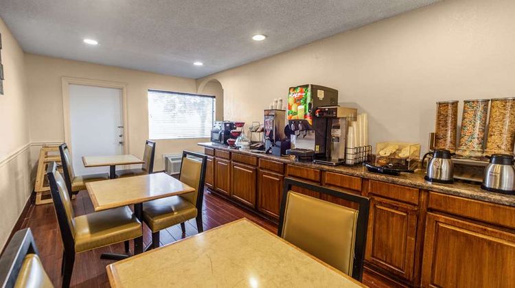 Econo Lodge Meridian South Restaurant