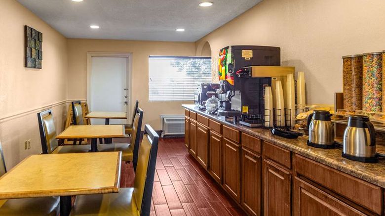 <b>Econo Lodge Meridian South Restaurant</b>. Images powered by <a href="https://iceportal.shijigroup.com/" title="IcePortal" target="_blank">IcePortal</a>.