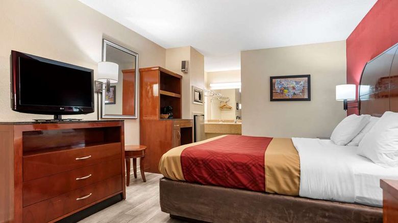 <b>Econo Lodge Room</b>. Images powered by <a href="https://iceportal.shijigroup.com/" title="IcePortal" target="_blank">IcePortal</a>.