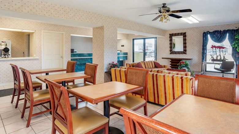 <b>Econo Lodge Restaurant</b>. Images powered by <a href="https://iceportal.shijigroup.com/" title="IcePortal" target="_blank">IcePortal</a>.