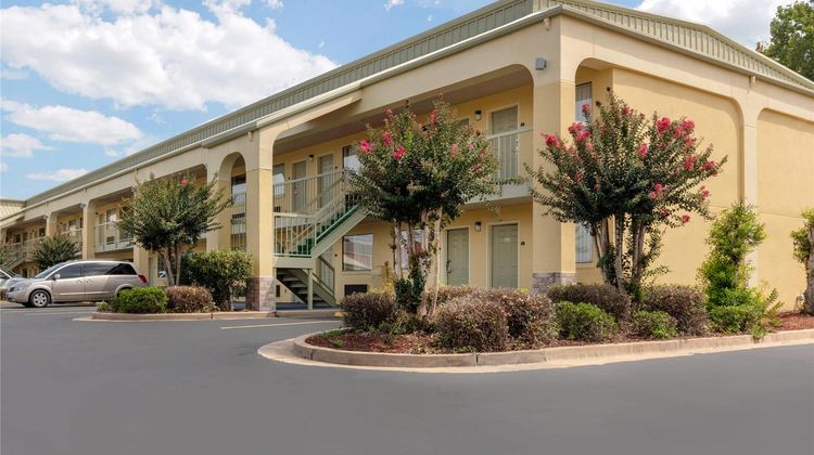 Quality Inn McComb Exterior