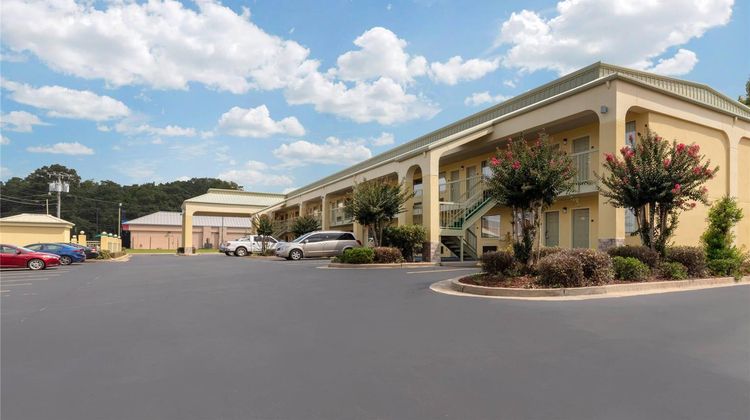 Quality Inn McComb Exterior