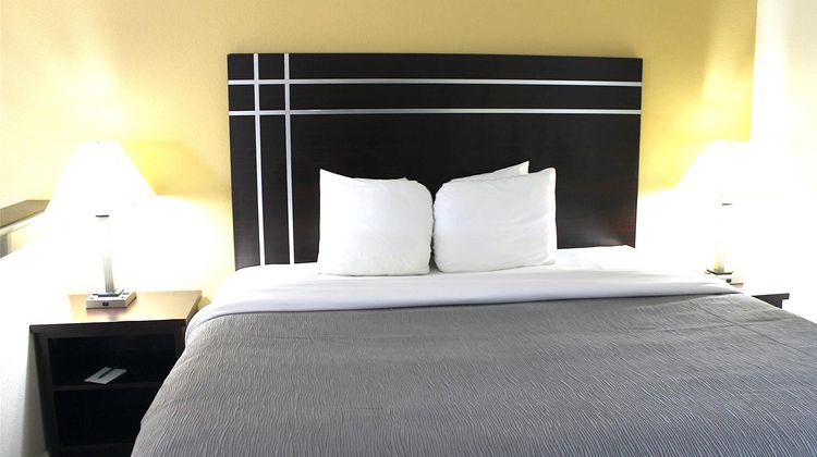 Quality Inn McComb Room