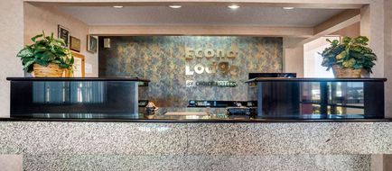 Econo Lodge Inn and Suites Forest Lobby