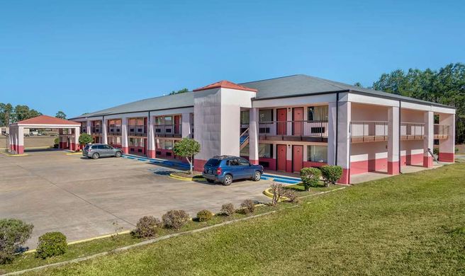 Econo Lodge Inn and Suites Forest Exterior