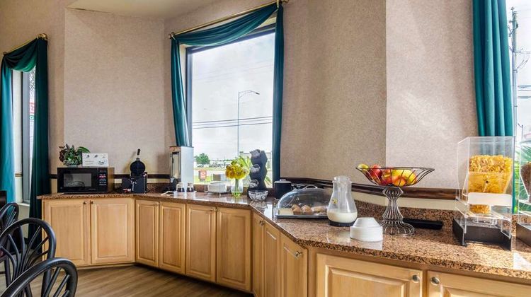 Econo Lodge Inn and Suites Gulfport Airport Restaurant