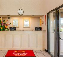 Econo Lodge Inn and Suites Gulfport Airport Lobby