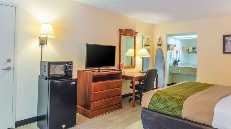 <b>Econo Lodge Inn and Suites Gulfport Airport Room</b>. Images powered by <a href="https://iceportal.shijigroup.com/" title="IcePortal" target="_blank">IcePortal</a>.