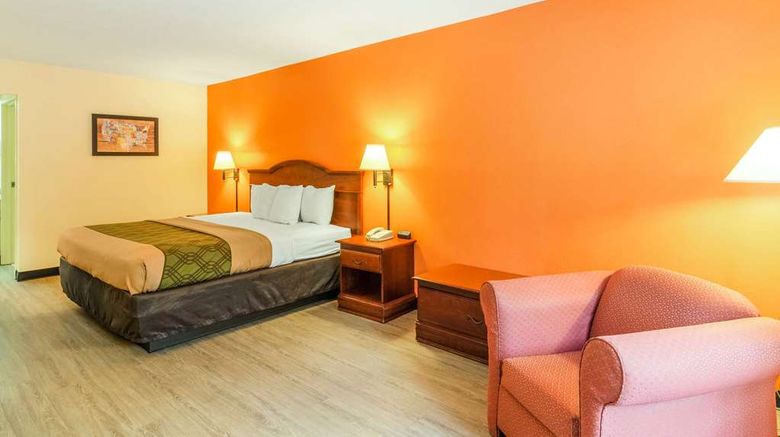 <b>Econo Lodge Inn and Suites Gulfport Airport Room</b>. Images powered by <a href="https://iceportal.shijigroup.com/" title="IcePortal" target="_blank">IcePortal</a>.
