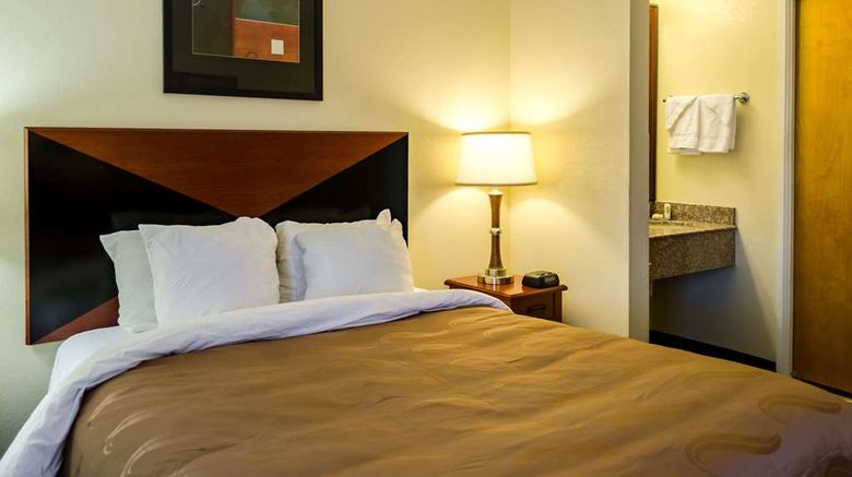<b>Quality Inn Room</b>. Images powered by <a href="https://iceportal.shijigroup.com/" title="IcePortal" target="_blank">IcePortal</a>.