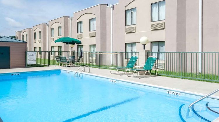 Quality Inn Pool