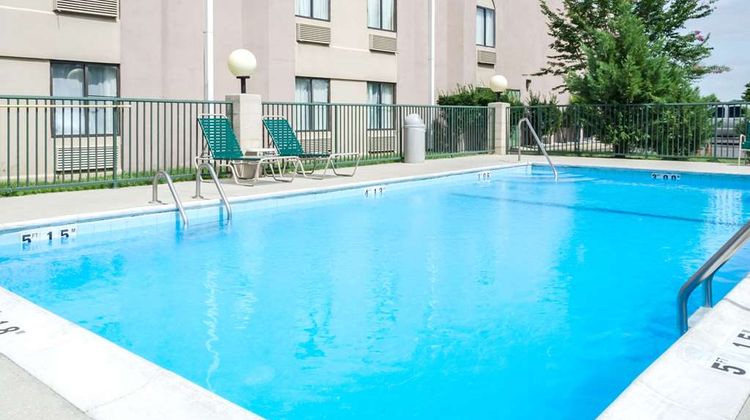 Quality Inn Pool