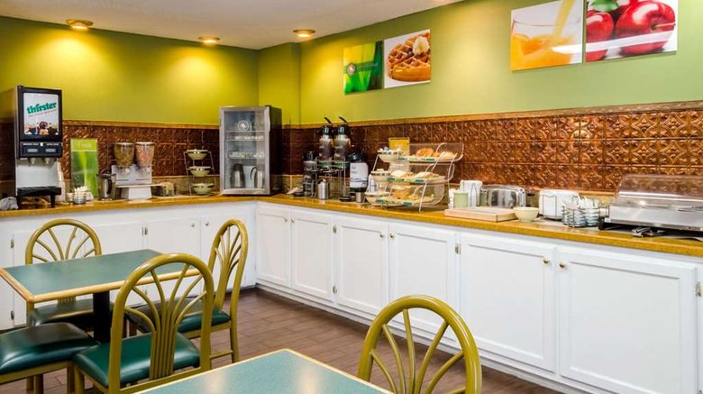 <b>Quality Inn Restaurant</b>. Images powered by <a href="https://iceportal.shijigroup.com/" title="IcePortal" target="_blank">IcePortal</a>.