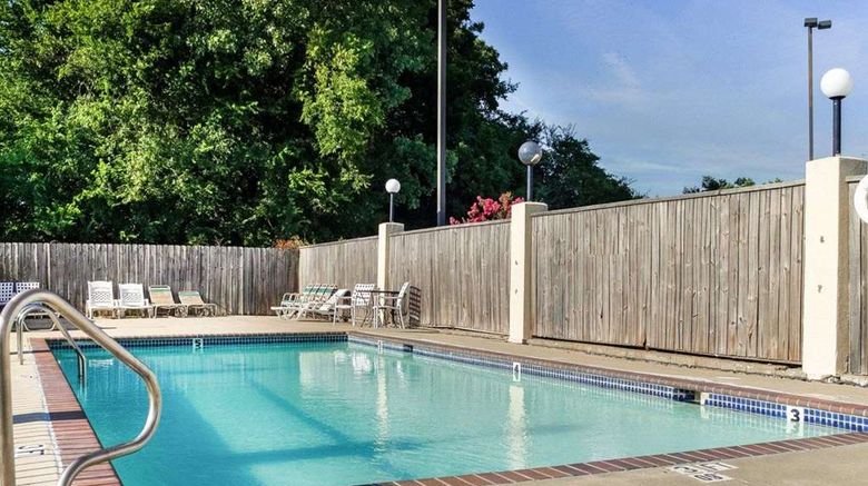 <b>Econo Lodge Greenville Pool</b>. Images powered by <a href="https://iceportal.shijigroup.com/" title="IcePortal" target="_blank">IcePortal</a>.