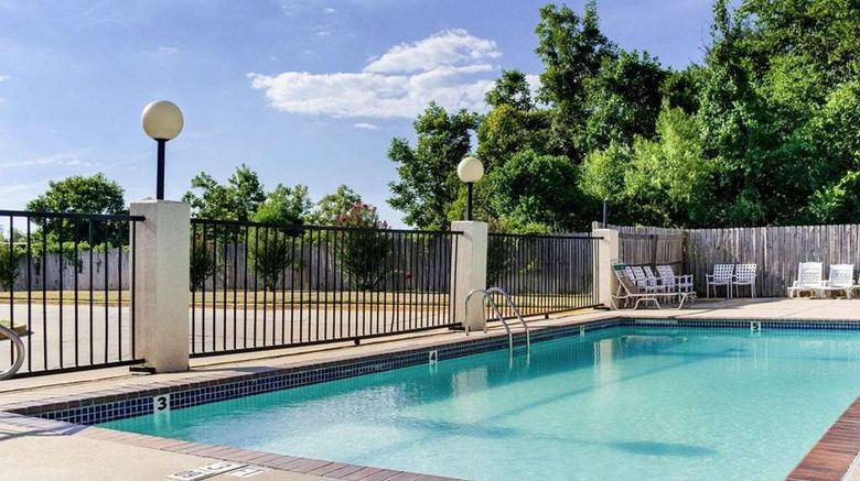 <b>Econo Lodge Greenville Pool</b>. Images powered by <a href="https://iceportal.shijigroup.com/" title="IcePortal" target="_blank">IcePortal</a>.