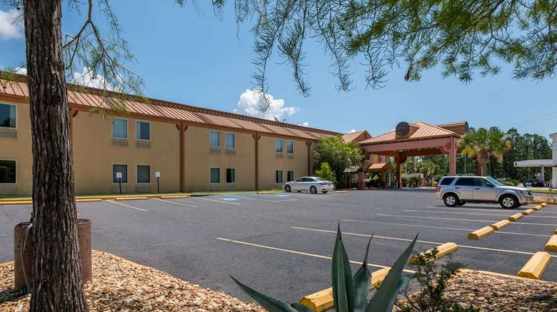 <b>Econo Lodge Inn and Suites Diamondhead Exterior</b>. Images powered by <a href="https://iceportal.shijigroup.com/" title="IcePortal" target="_blank">IcePortal</a>.