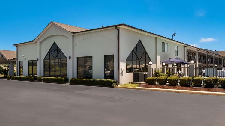 Quality Inn Exterior