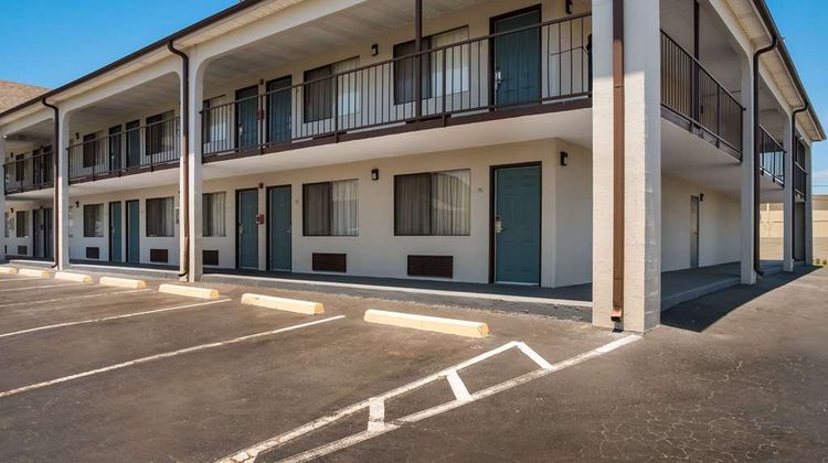 Quality Inn Exterior