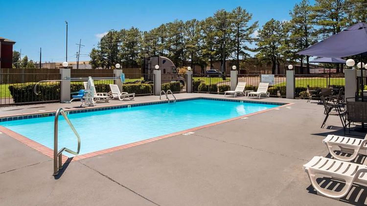 Quality Inn Pool
