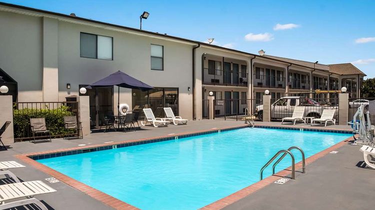 Quality Inn Pool