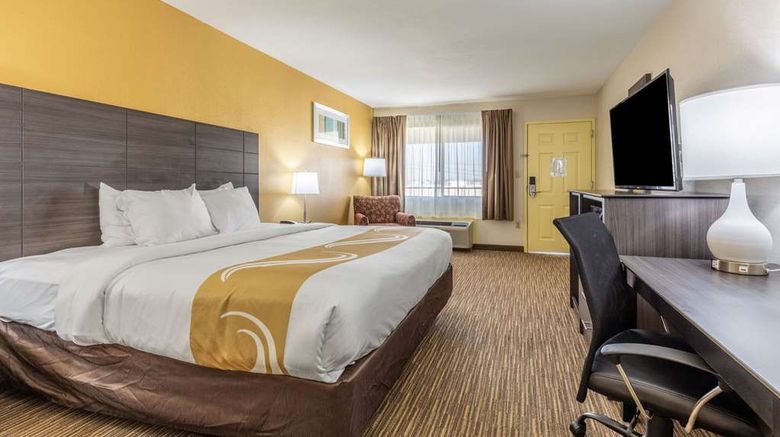 <b>Quality Inn Room</b>. Images powered by <a href="https://iceportal.shijigroup.com/" title="IcePortal" target="_blank">IcePortal</a>.