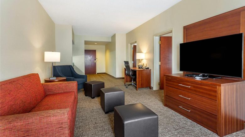 <b>Comfort Suites Southaven - Memphis South Suite</b>. Images powered by <a href="https://iceportal.shijigroup.com/" title="IcePortal" target="_blank">IcePortal</a>.