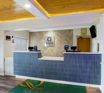 Quality Inn & Suites Jackson Airport Lobby