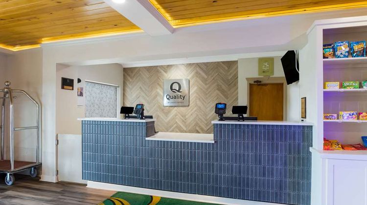 Quality Inn & Suites Jackson Airport Lobby