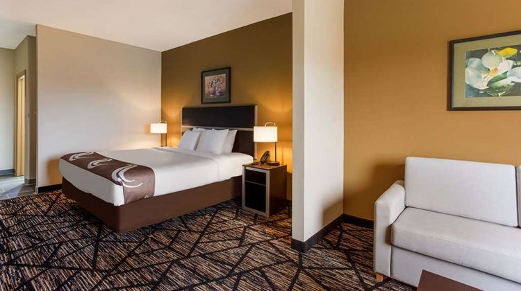 Quality Inn & Suites Jackson Airport Suite