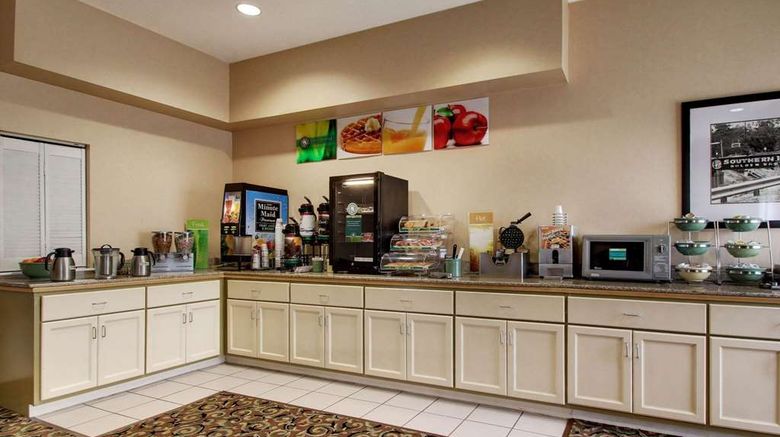 <b>Quality Inn and Suites Hattiesburg North Restaurant</b>. Images powered by <a href="https://iceportal.shijigroup.com/" title="IcePortal" target="_blank">IcePortal</a>.