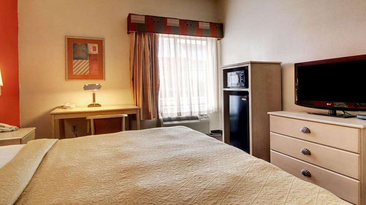 Quality Inn and Suites Hattiesburg North Room