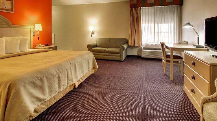 Quality Inn and Suites Hattiesburg North Suite