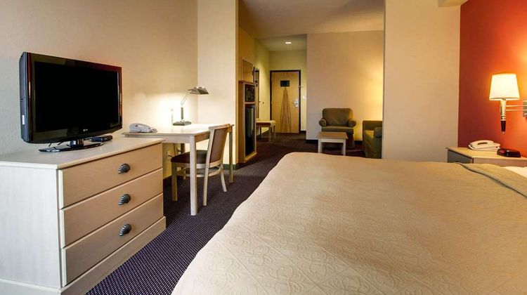 Quality Inn and Suites Hattiesburg North Suite