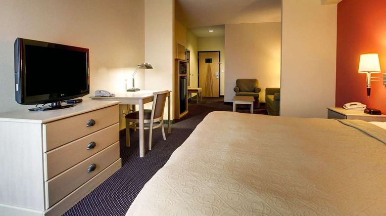 <b>Quality Inn and Suites Hattiesburg North Suite</b>. Images powered by <a href="https://iceportal.shijigroup.com/" title="IcePortal" target="_blank">IcePortal</a>.