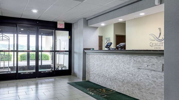 Quality Inn Holly Springs Lobby
